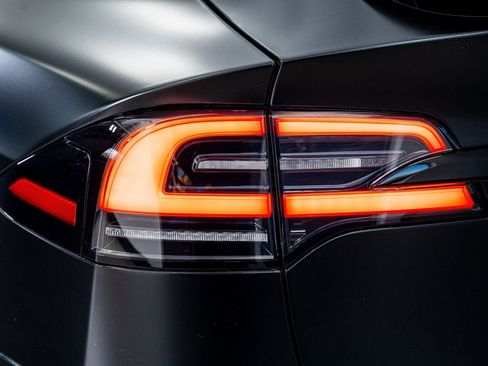 Used 2022 Tesla Model X Plaid image 23