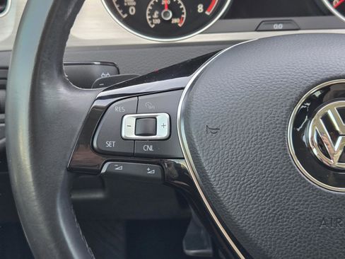 Used 2017 Volkswagen Golf S image 27