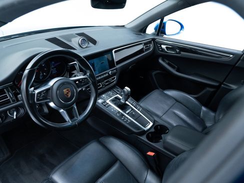 Certified 2021 Porsche Macan image 4