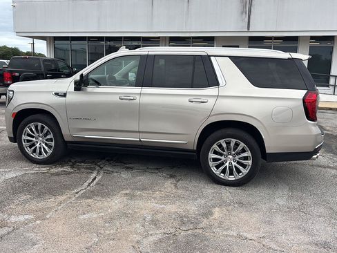Used 2024 GMC Yukon Denali RWD image 4