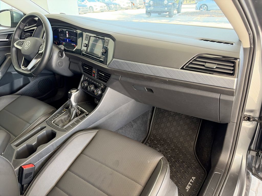 Certified 2023 Volkswagen Jetta SE FWD image 29