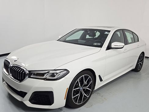 Used 2021 BMW 530i xDrive 530i xDrive w/ M Sport Package image 3