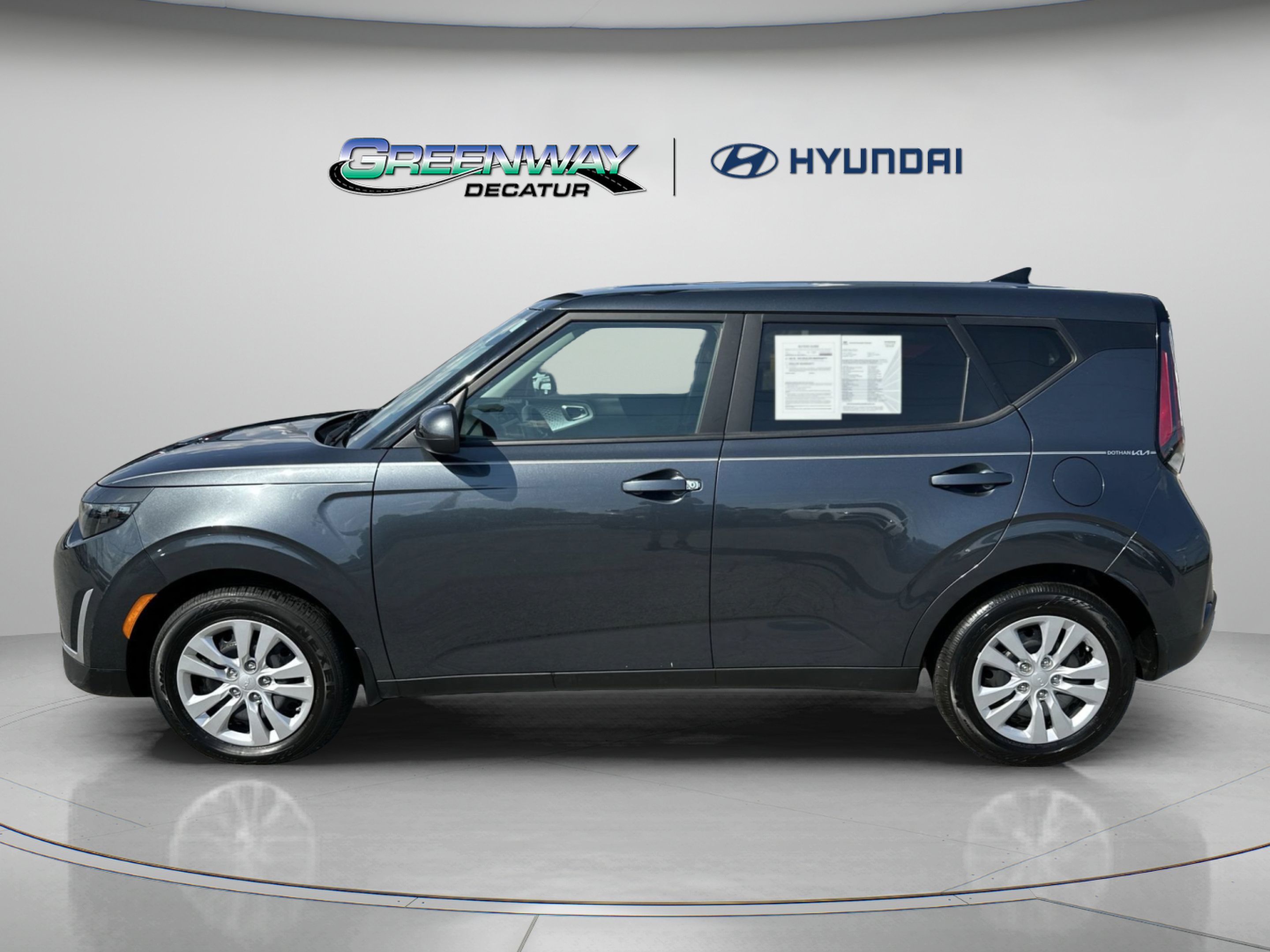 Used 2025 Kia Soul LX FWD image 5