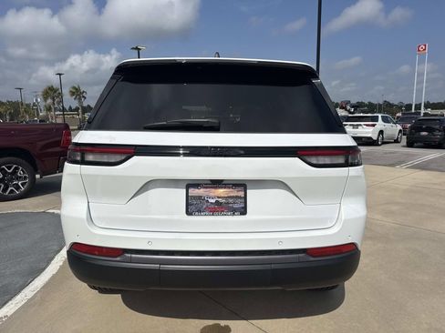 New 2026 Jeep Grand Cherokee Altitude image 6