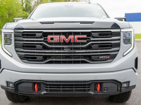 Used 2025 GMC Sierra 1500 AT4 w/ AT4 Preferred Package AWD/4WD image 3