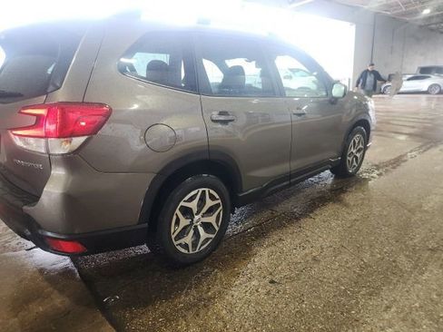 Used 2021 Subaru Forester Premium w/ Popular Package #1 image 3