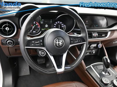 Used 2018 Alfa Romeo Stelvio AWD image 24