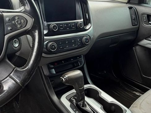 Used 2018 Chevrolet Colorado LT AWD/4WD image 16