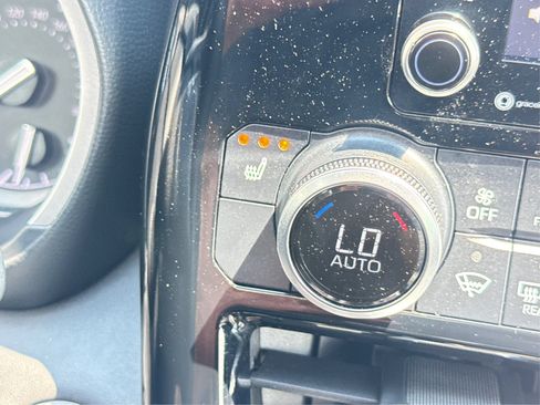Used 2021 Toyota Highlander XLE AWD/4WD image 44