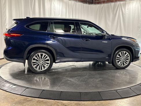 Used 2021 Toyota Highlander Platinum AWD/4WD image 10