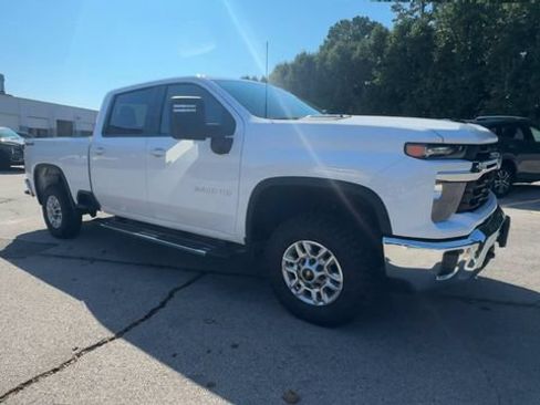 Used 2025 Chevrolet Silverado 2500 LT w/ Safety Package AWD/4WD image 2