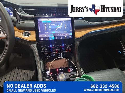 Used 2023 Jeep Grand Cherokee L Summit AWD/4WD image 10