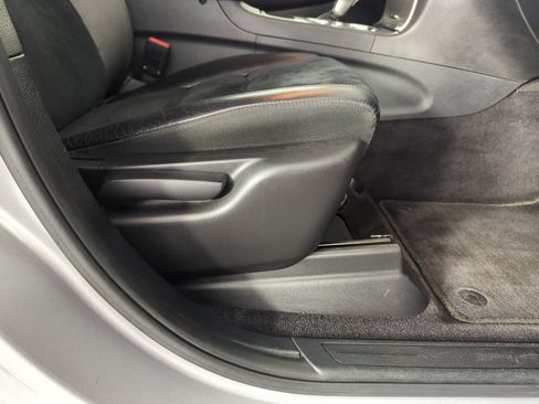 Used 2018 Jeep Grand Cherokee Altitude RWD image 35