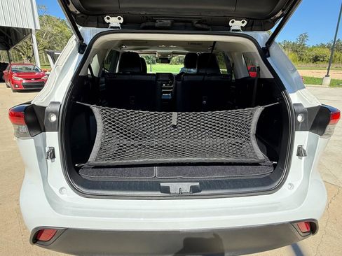 Used 2022 Toyota Highlander XLE image 19