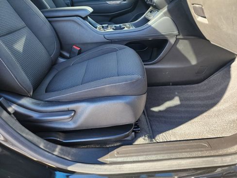 Used 2023 GMC Acadia SLE image 45