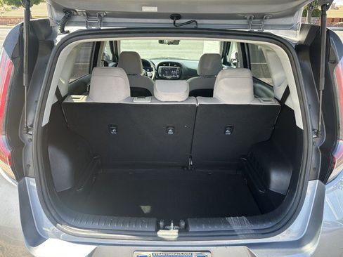 Used 2023 Kia Soul LX w/ LX Technology Package FWD image 14