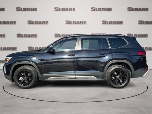 Used 2024 Volkswagen Atlas Peak Edition SE image 2