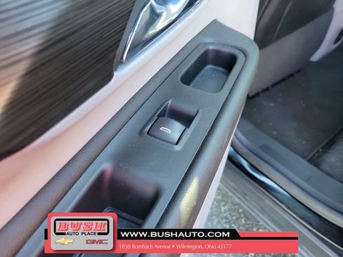 Used 2024 GMC Terrain SLT FWD image 17