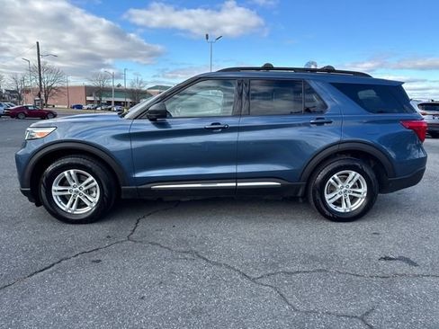 Used 2020 Ford Explorer XLT w/ Comfort Package image 2