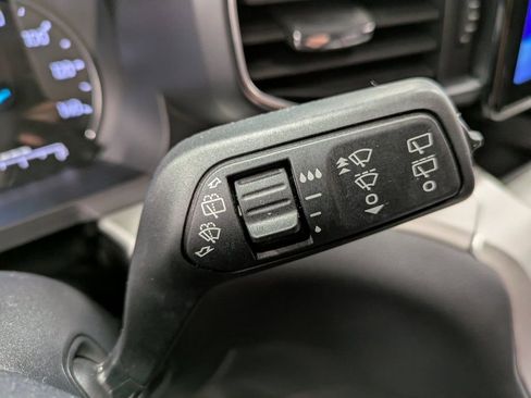 Used 2022 Ford Explorer XLT w/ Equipment Group 202A image 18