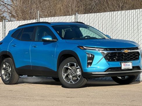 New 2026 Chevrolet Trax LT w/ Driver Confidence Package FWD image 2