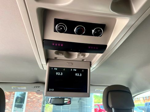 Used 2015 Chrysler Town & Country Touring-L w/ Driver Convenience Group FWD image 24