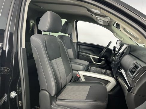 Used 2024 Nissan Titan SV w/ SV Convenience Package image 29