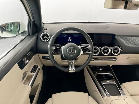 Used 2025 Mercedes-Benz GLA 250 4MATIC image 19