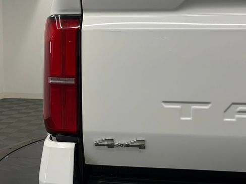 Certified 2026 Toyota Tacoma SR5 AWD/4WD image 13