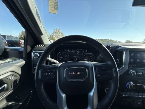 Certified 2022 GMC Sierra 2500 SLT w/ SLT Preferred Package image 17