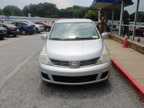 Used 2009 Nissan Versa Hatchback FWD image 2