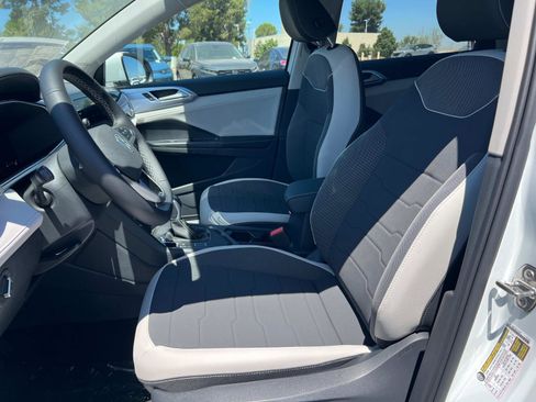 New 2025 Volkswagen Taos SE image 16