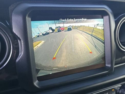 Used 2022 Jeep Wrangler Unlimited Sport image 17