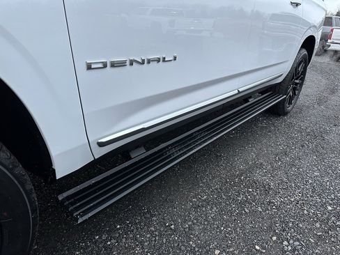 Used 2025 GMC Yukon XL Denali w/ Sun & Power Step Package image 13
