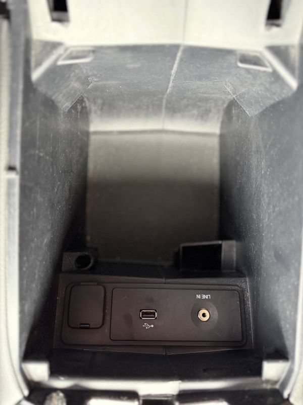 Used 2015 Ford Fusion SE w/ Equipment Group 202A FWD image 29