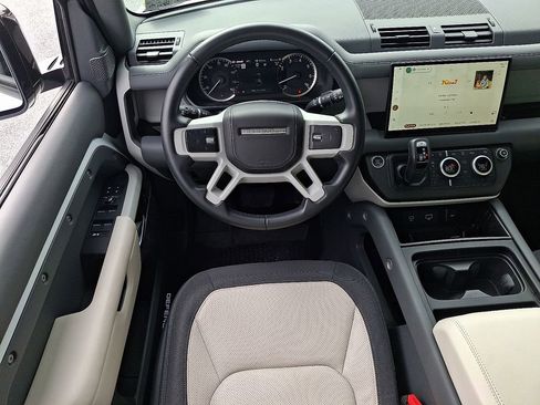 Used 2023 Land Rover Defender 110 X-Dynamic SE image 11