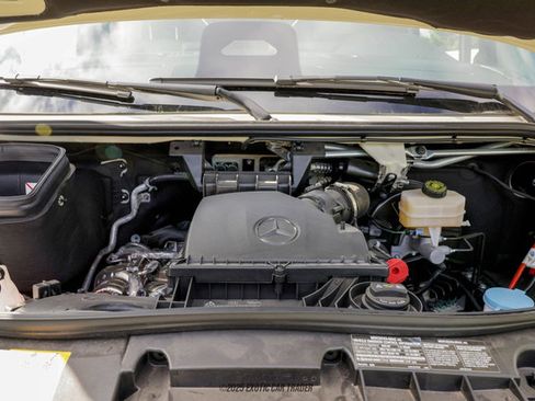 Used 2025 Mercedes-Benz Sprinter 2500 image 18