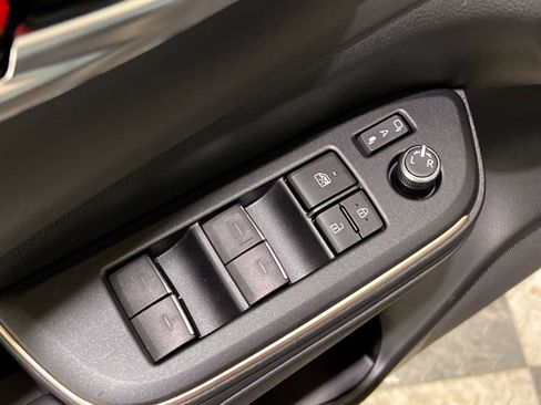 Used 2023 Toyota Crown Limited image 30