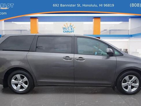 Used 2015 Toyota Sienna LE FWD image 12