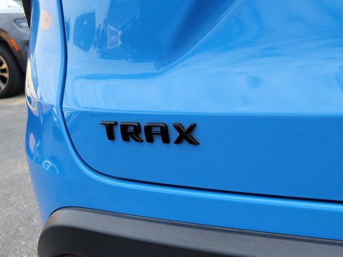 Used 2024 Chevrolet Trax RS w/ Sunroof Package FWD image 6