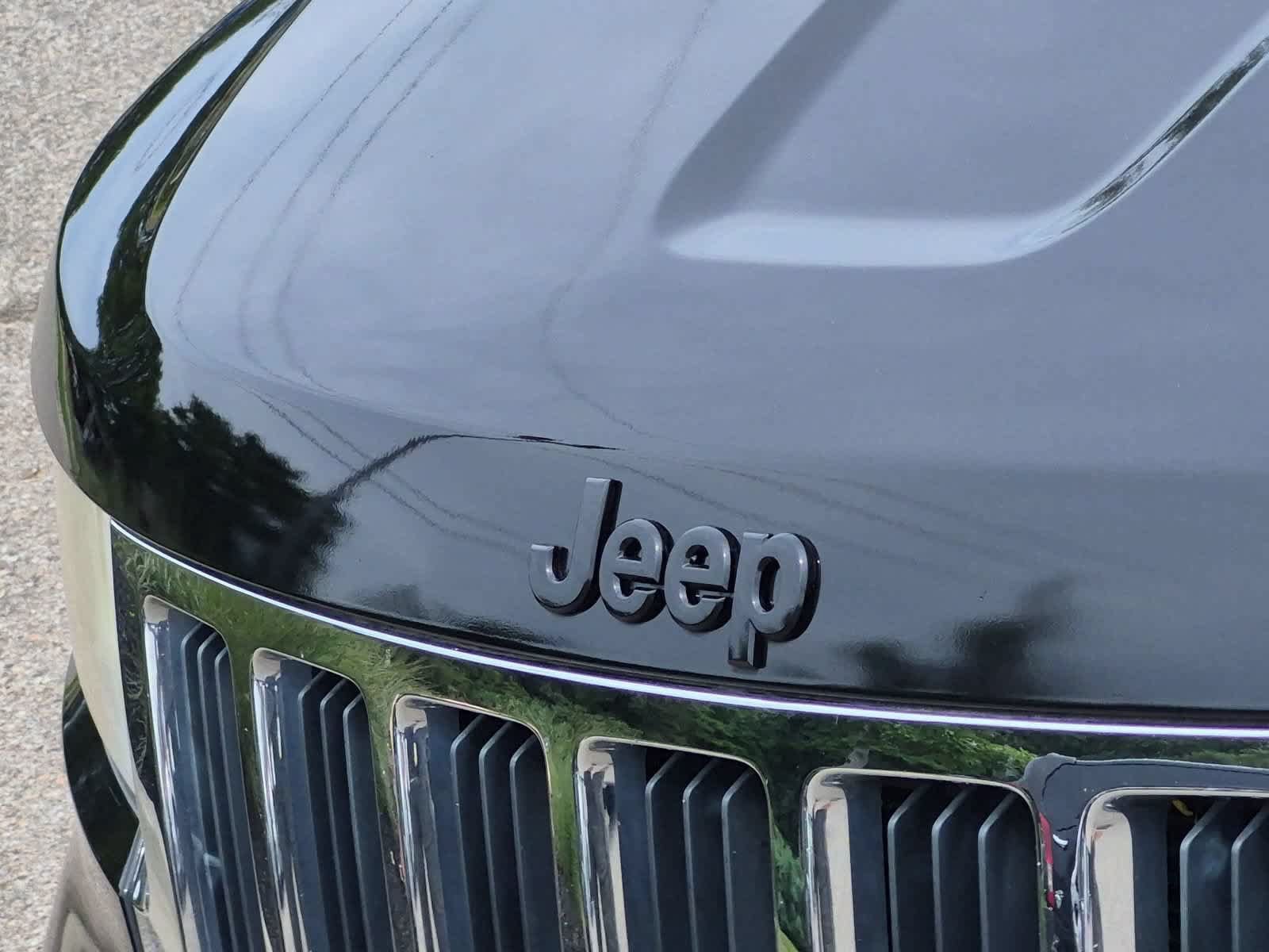 Used 2011 Jeep Grand Cherokee Laredo AWD/4WD image 12