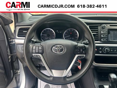 Used 2019 Toyota Highlander LE FWD image 15