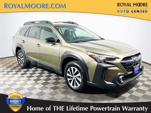 Used 2025 Subaru Outback Premium AWD/4WD image 1