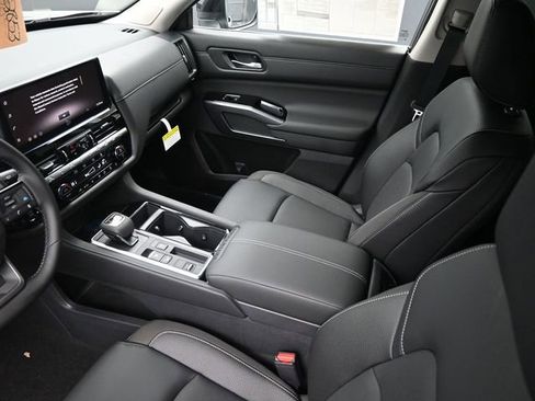 New 2026 Nissan Pathfinder SL w/ SL Premium Package image 16