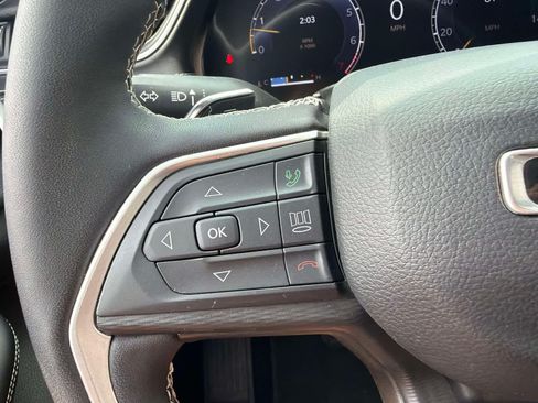 Used 2023 Jeep Grand Cherokee Laredo w/ Luxury Tech Group I AWD/4WD image 27