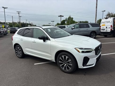 Used 2023 Volvo XC60 B5 Plus AWD/4WD image 2