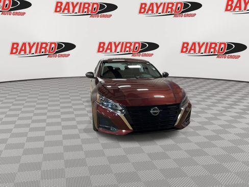 Used 2024 Nissan Altima 2.5 SV FWD image 3