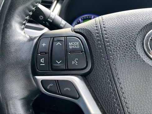 Certified 2018 Toyota Highlander Limited Platinum image 12