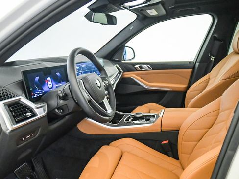 Certified 2024 BMW X5 xDrive40i w/ Premium Package AWD/4WD image 17