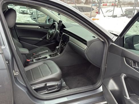 Used 2021 Volkswagen Passat 2.0T SE image 25